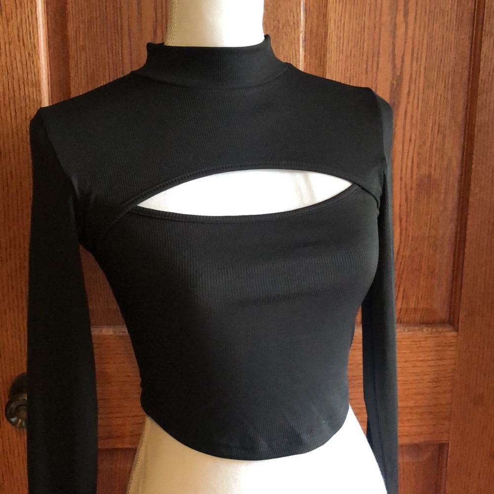 3/$20 NEW LISTING! Mock Neck Cut out Crop Top - Picture 2 of 7